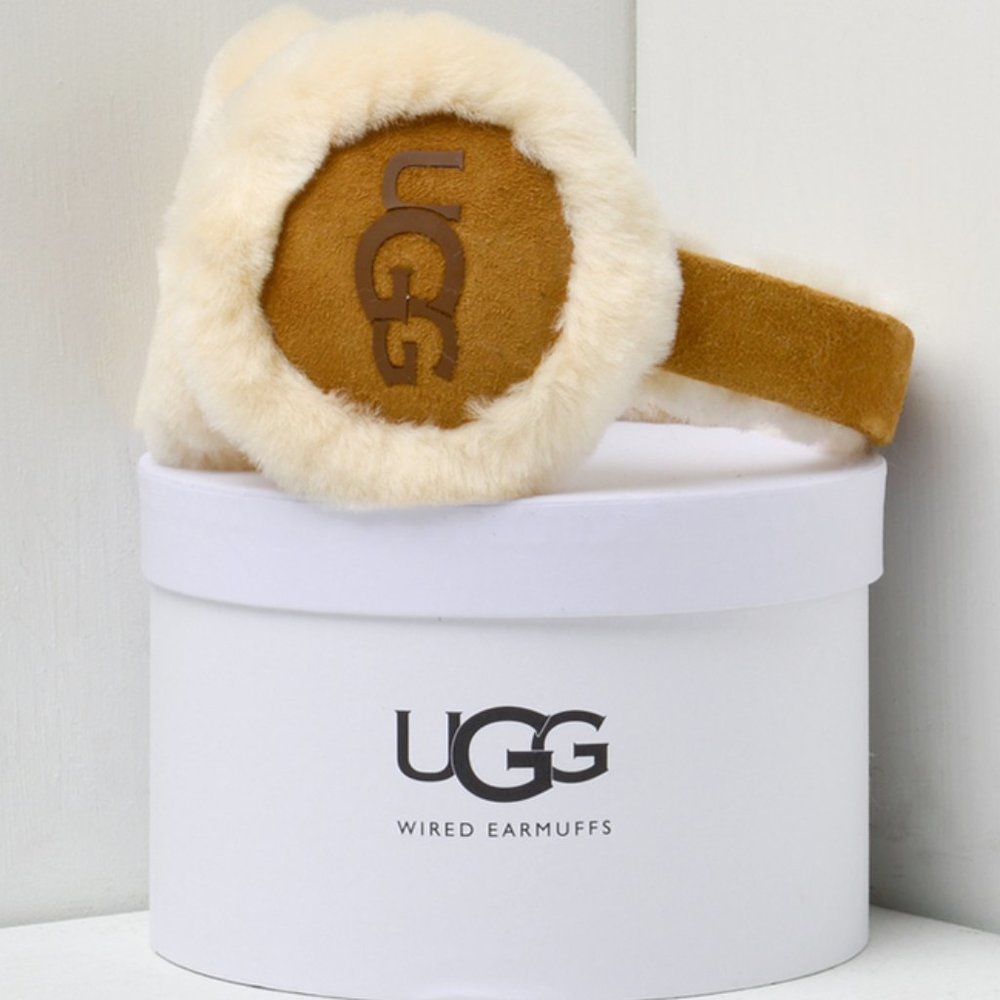 UGG CLASSIC TECH EARMUFF CHESTNUT